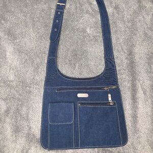 Baggallini nylon adjustable crossbody purse